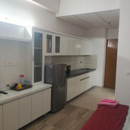 Room Woom Greater Noida Exterior photo