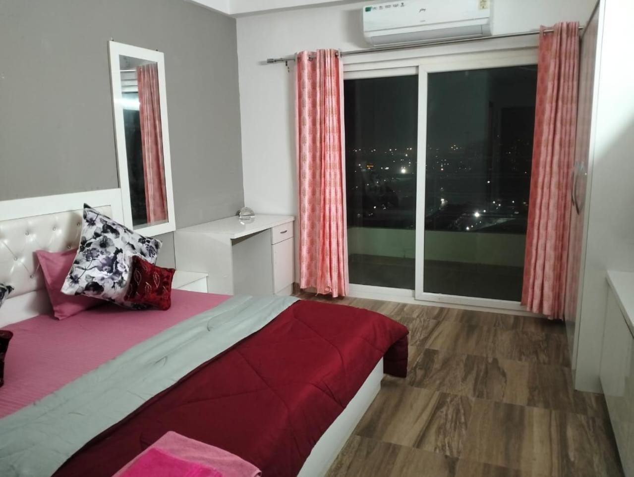 Room Woom Greater Noida Exterior photo