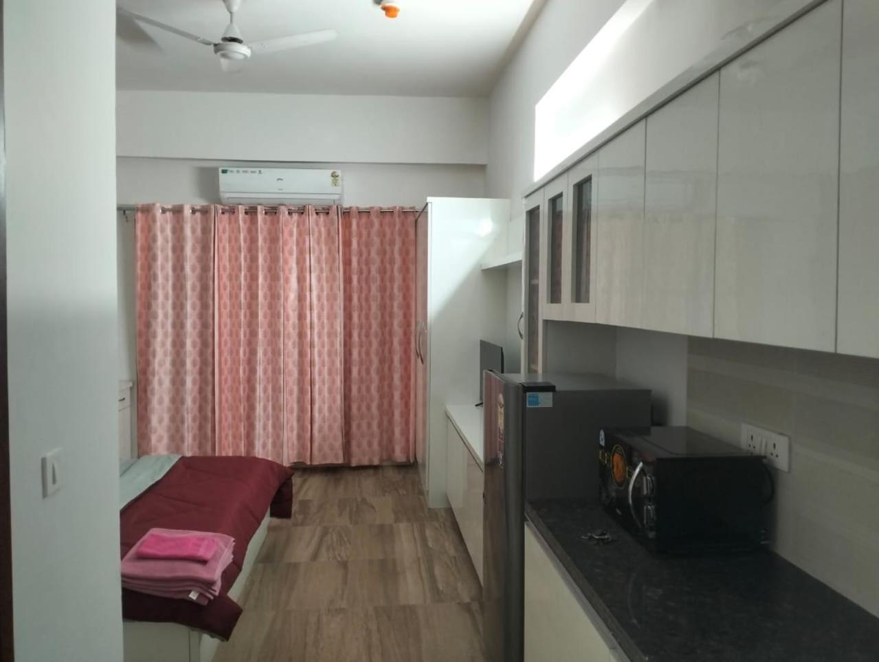 Room Woom Greater Noida Exterior photo