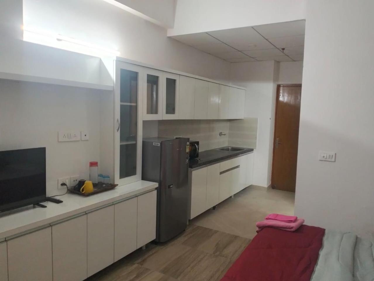 Room Woom Greater Noida Exterior photo